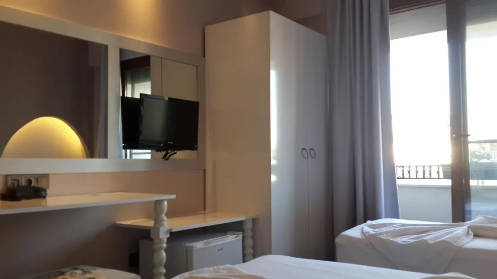 Standart Oda,Kara Manzaralı