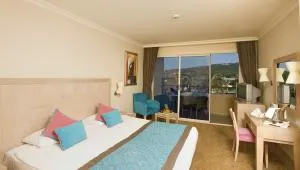 Crystal De Luxe Resort