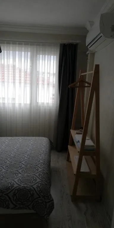 Çift Kişilik,Şehir Manzaralı