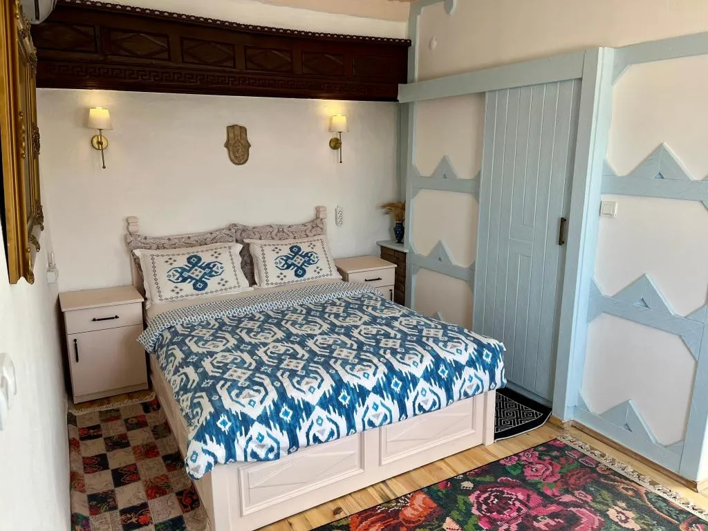 Üst Kat (Manzaralı) 20m2 - Çift Kişilik Yatak - Split Klima - Lcd Tv - WiFi - 24 saat Sıcak su