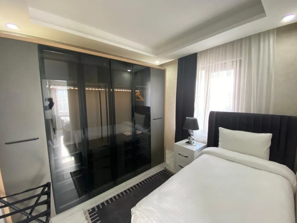 DENİZ MANZARALI DELUXE AİLE ODASI