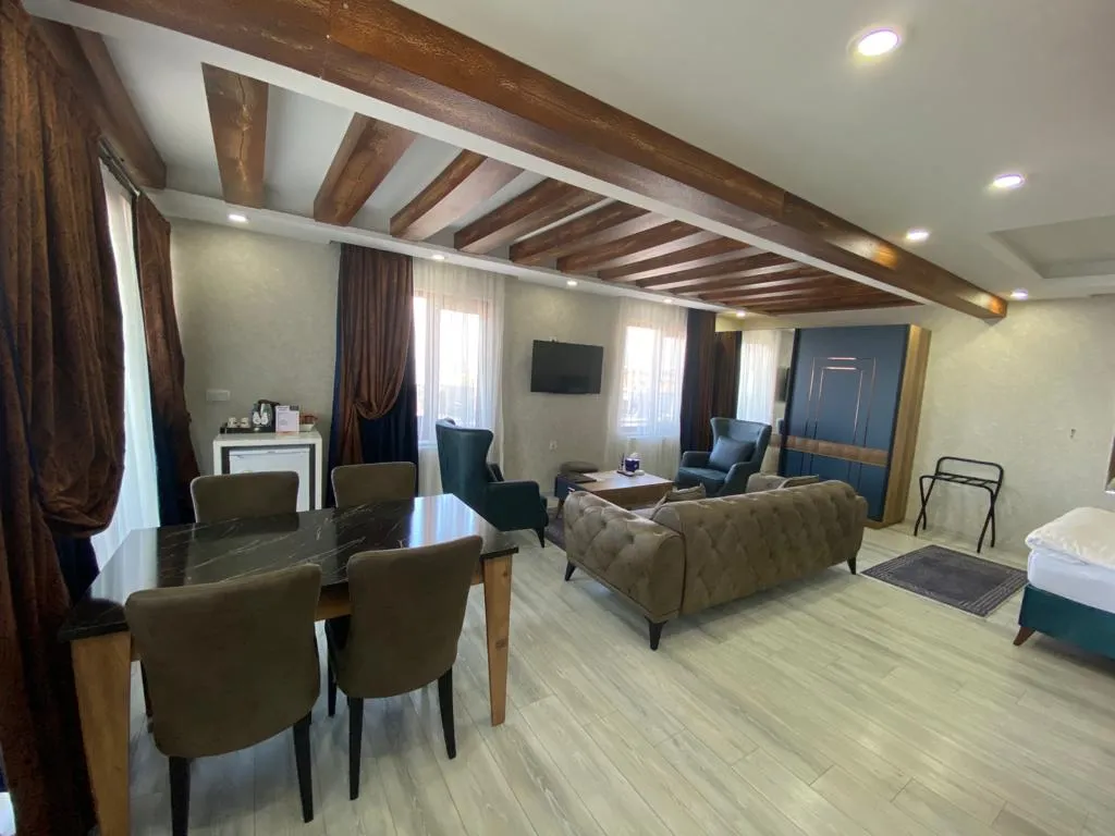 DENİZ MANZARALI DELUXE JUNİOR SUİTE