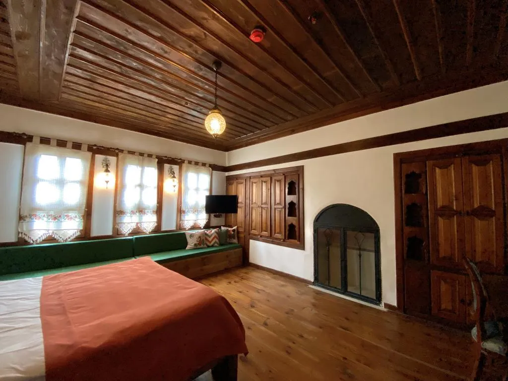 Konak Oda,Bahçe Manzaralı,2. Kat