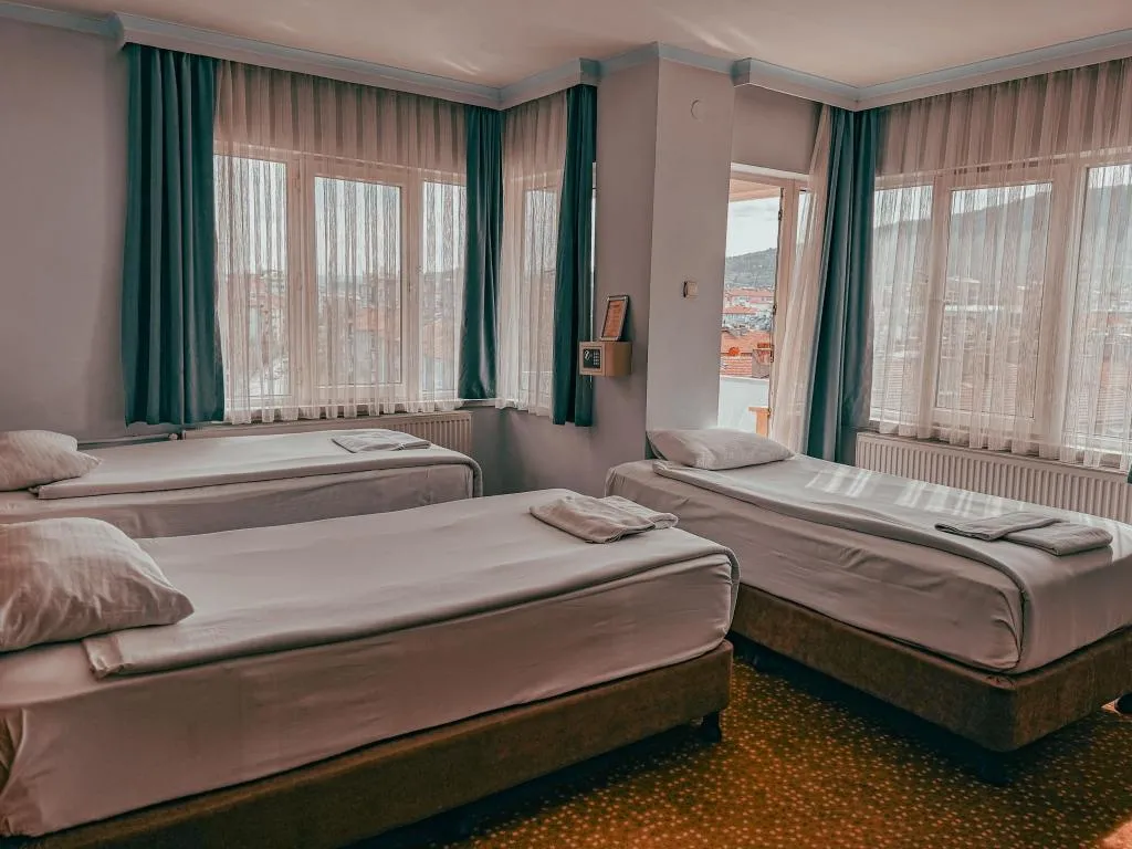Triple,Şehir Manzaralı