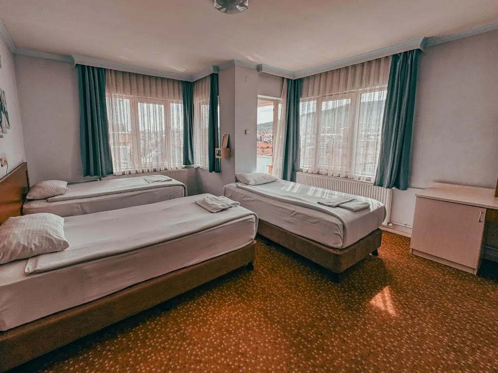 Triple,Şehir Manzaralı