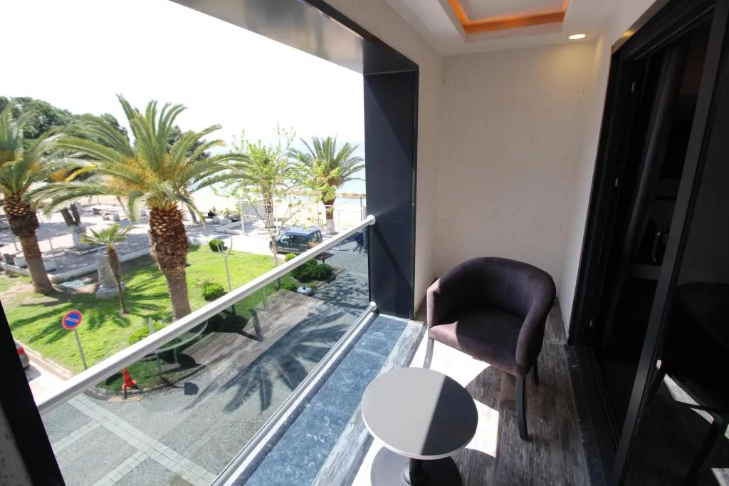 Standart Oda,Deniz ve Bahçe Manzaralı,Balkonlu