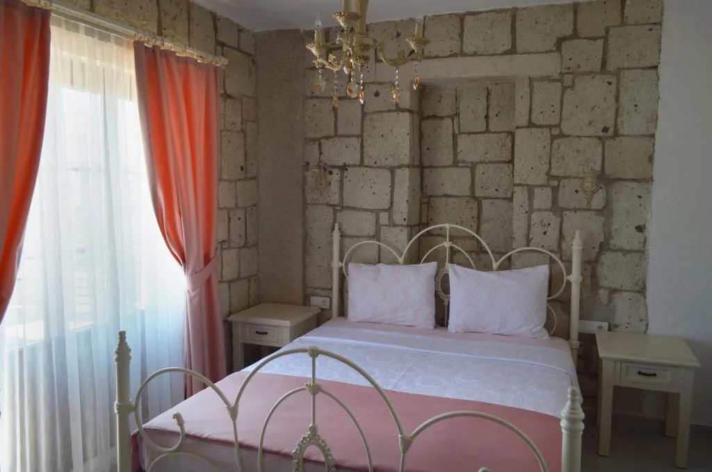 Deluxe Oda Balkonlu,Havuz Manzaralı