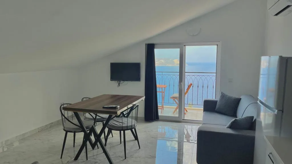 Eylül Suit Apart Çatı