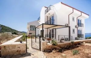 Kaş Eylül Suit Apart