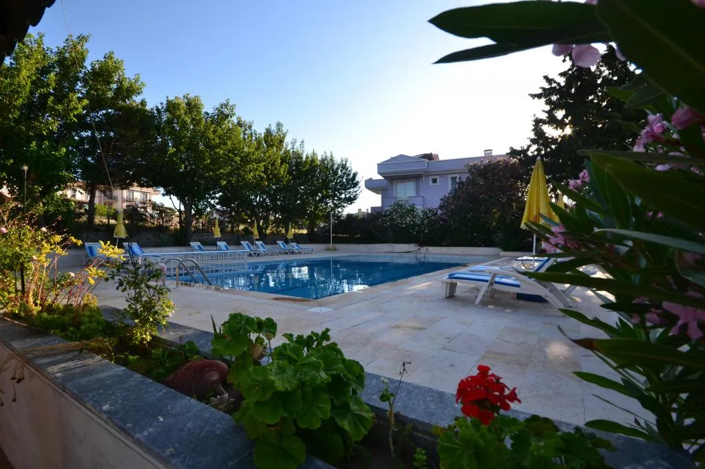Standart Üç Kişilik Oda,Havuz Manzaralı,Balkonlu