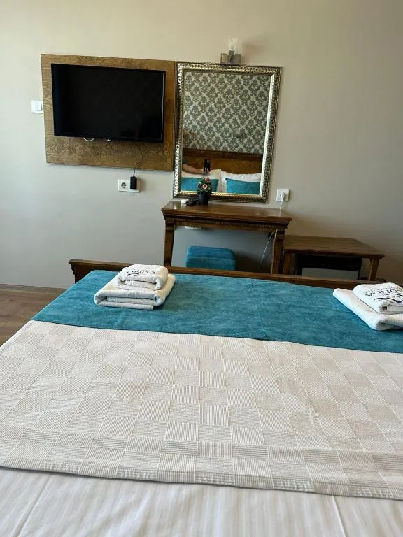 Standart Çift Kişilik Oda,Havuz Manzaralı,Balkonlu