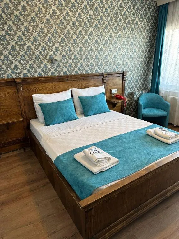 Standart Çift Kişilik Oda,Havuz Manzaralı,Balkonlu