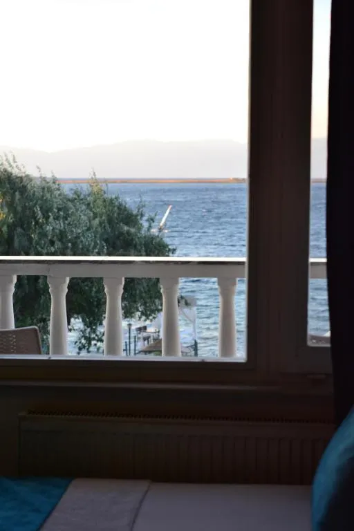 Standart Üç Kişilik Oda,Deniz Manzaralı