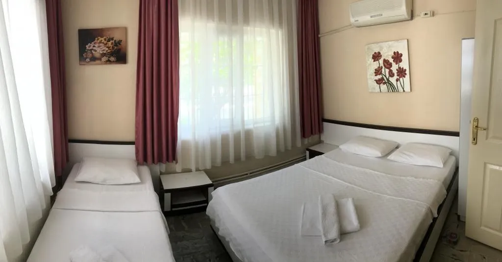 Standart Üç Kişilik Oda,Bahçe Manzaralı,Bahçe Katı