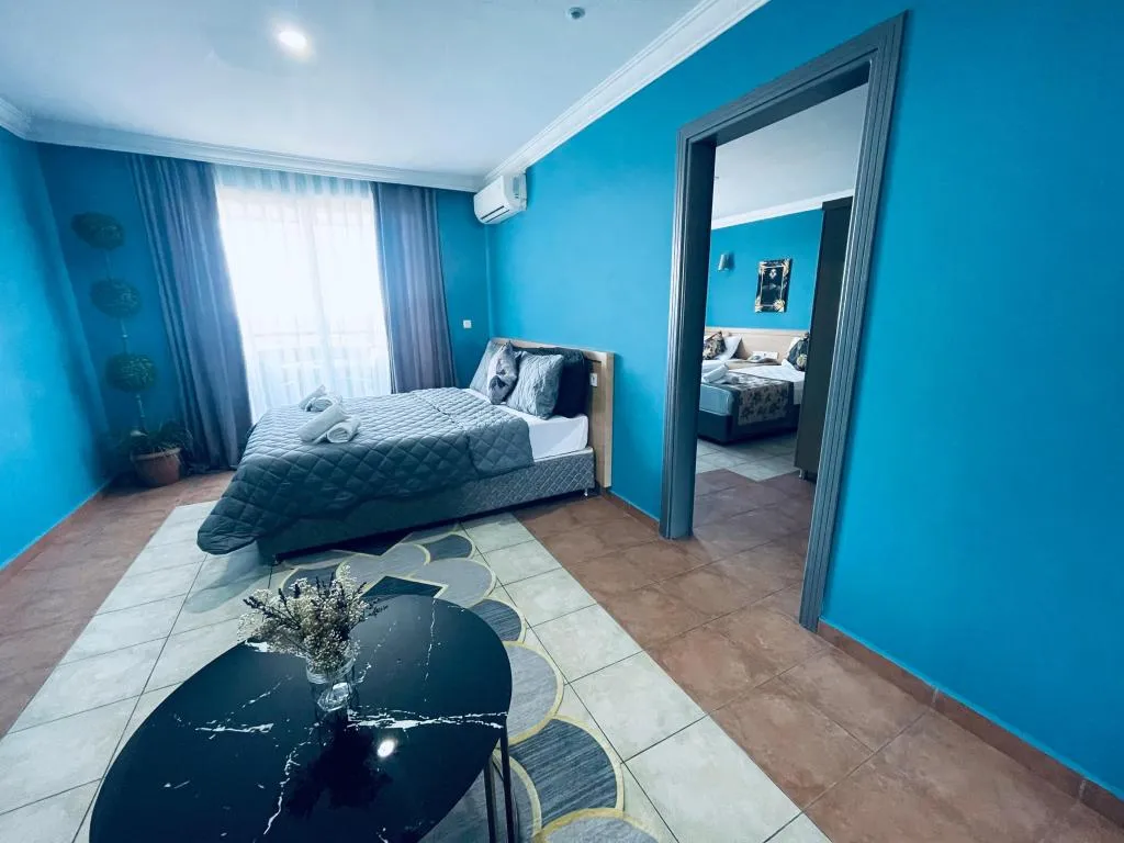 Aile Odası 5 Kişilik,Havuz veya Bahçe Manzaralı,Balkonlu