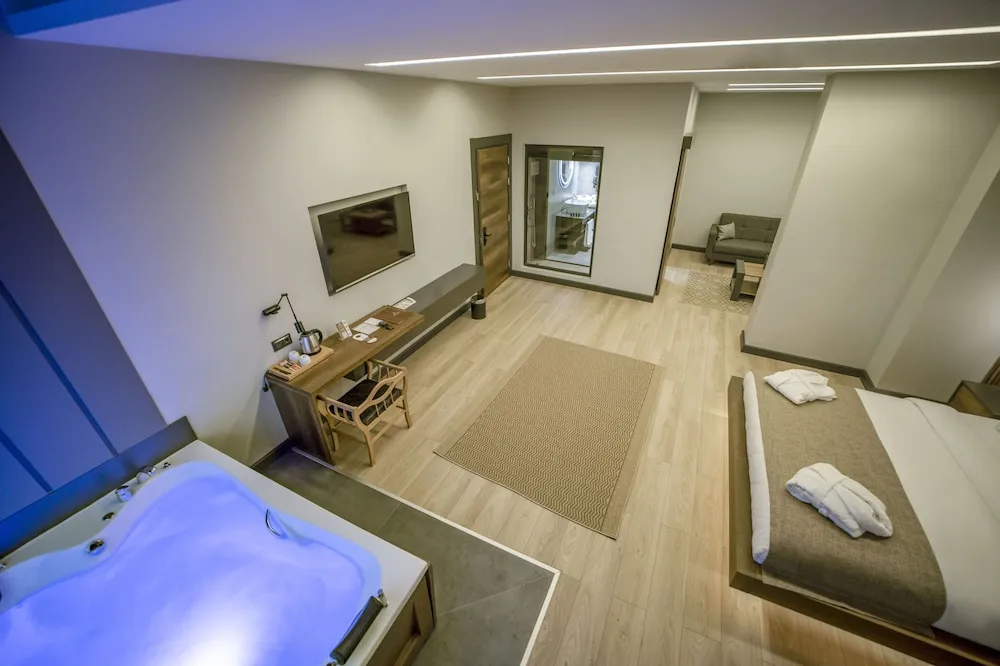 Luxury Oda
