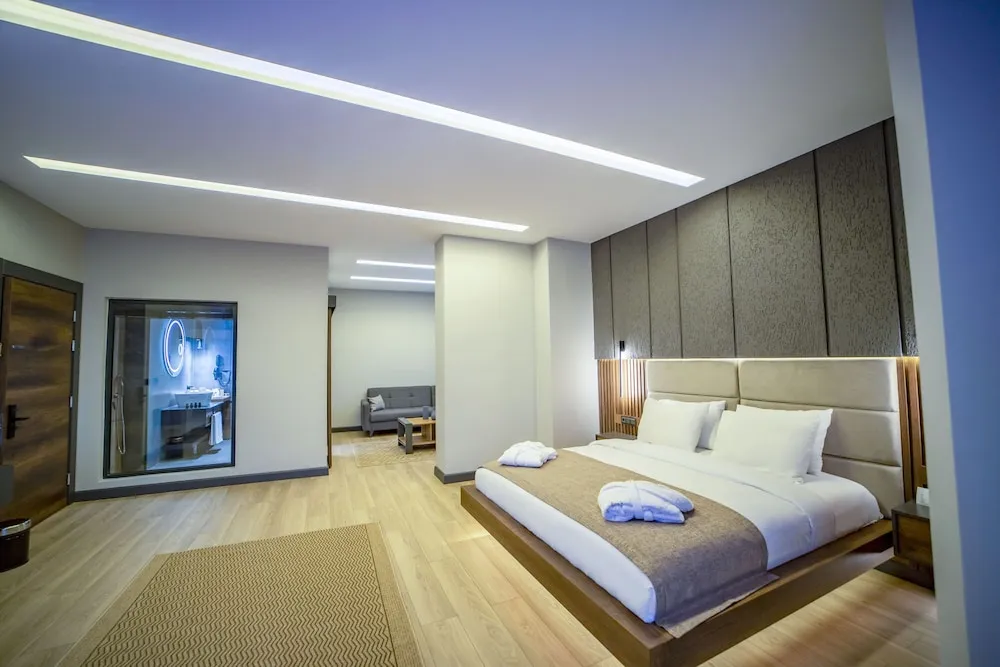Luxury Oda