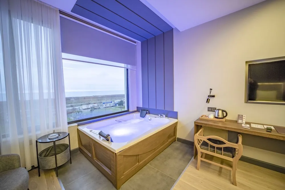 Luxury Oda