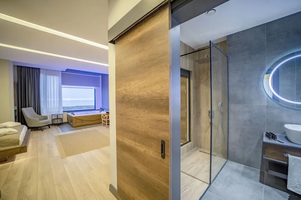 Luxury Oda