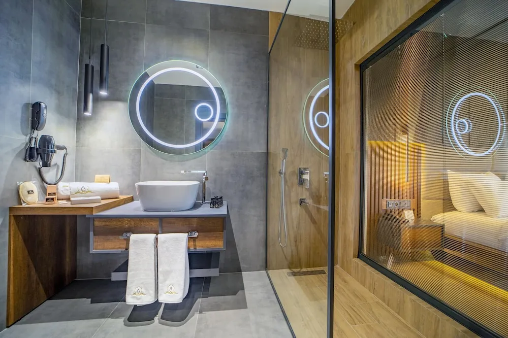 Luxury Oda
