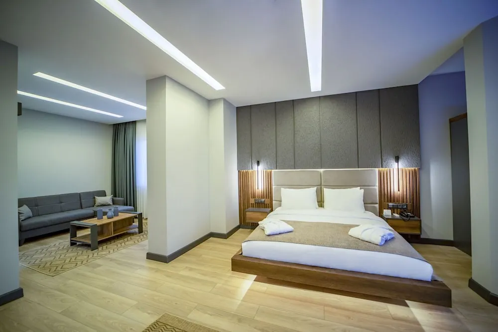 Luxury Oda