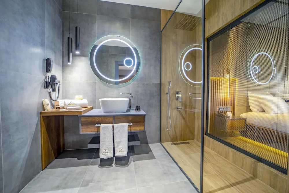 Luxury Oda