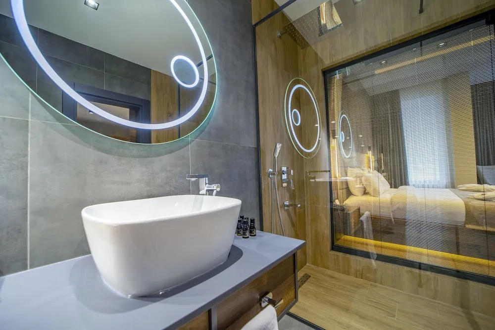 Luxury Oda