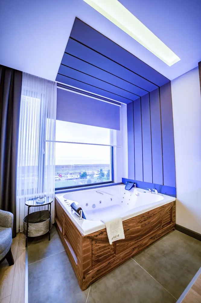 Luxury Oda