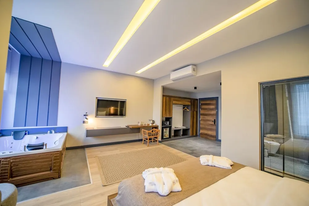 Luxury Oda