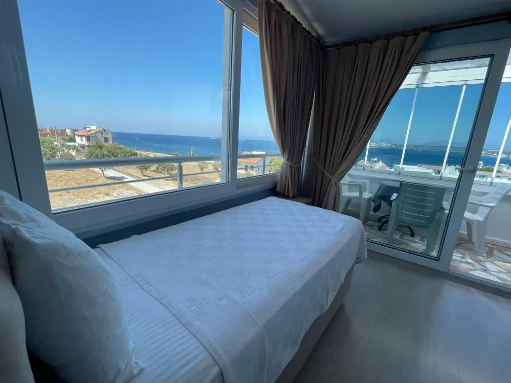 Standart Oda,Deniz ve Havuz Manzaralı,Balkonlu
