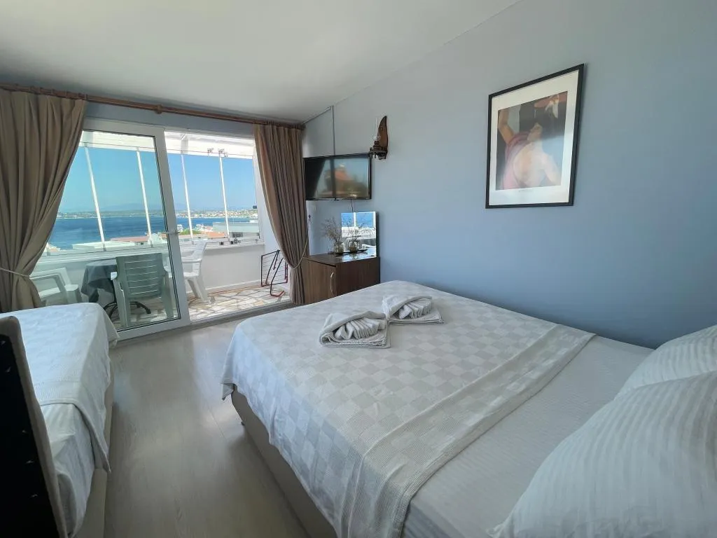 Standart Oda,Deniz ve Havuz Manzaralı,Balkonlu