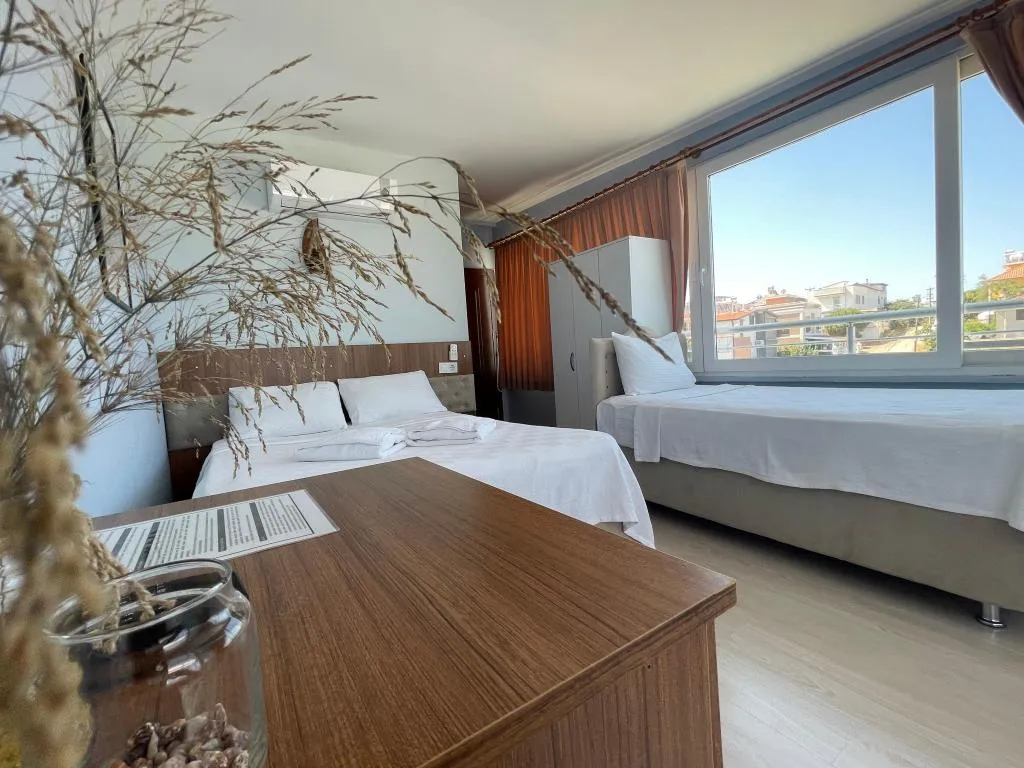 Standart Oda,Deniz ve Havuz Manzaralı,Balkonlu