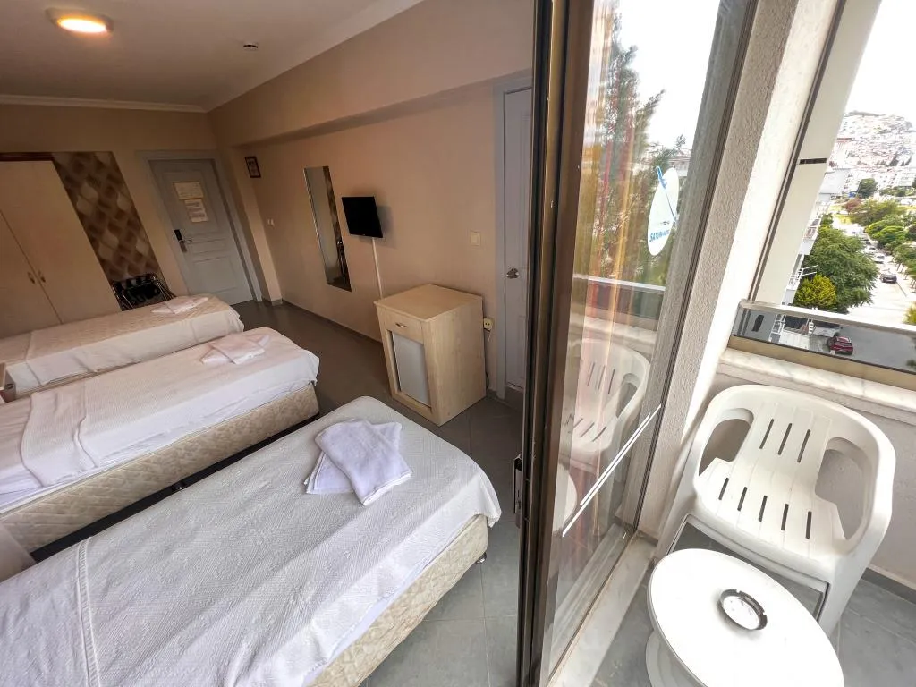 Standart Triple Room,Şehir Manzaralı,Balkonlu