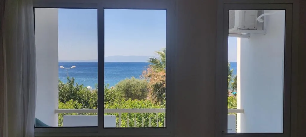 Standart Üç Kişilik Oda,Deniz Manzaralı,Balkonlu