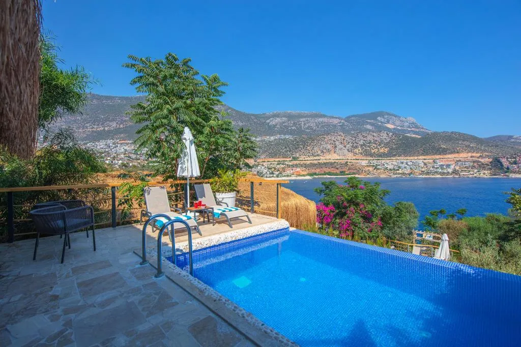 Deluxe Suite ,Deniz Manzaralı,Havuzlu