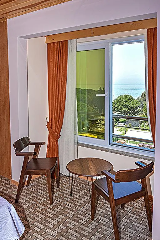 SUITE DENIZ VE HAVUZ MANZARALI ODA