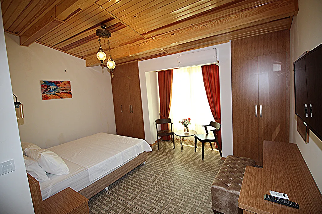 SUITE DENIZ VE HAVUZ MANZARALI ODA