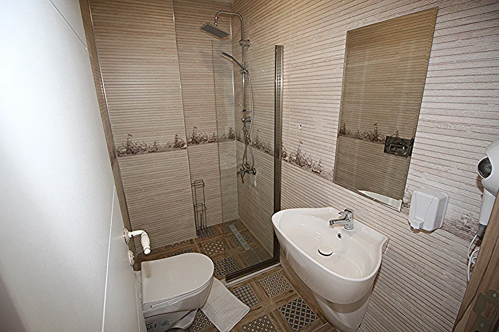 SUITE DENIZ VE HAVUZ MANZARALI ODA