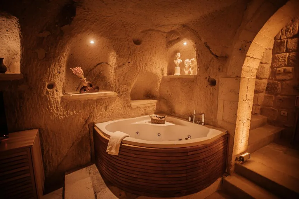 Royal Cave Suite