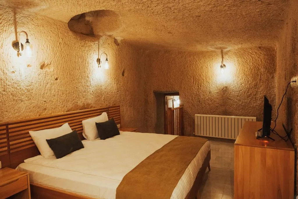 Royal Cave Suite