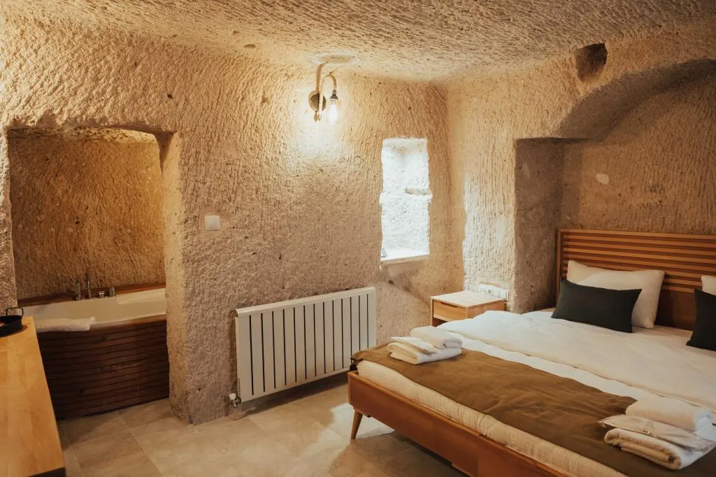 Royal Cave Suite