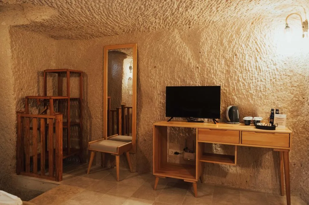 Royal Cave Suite
