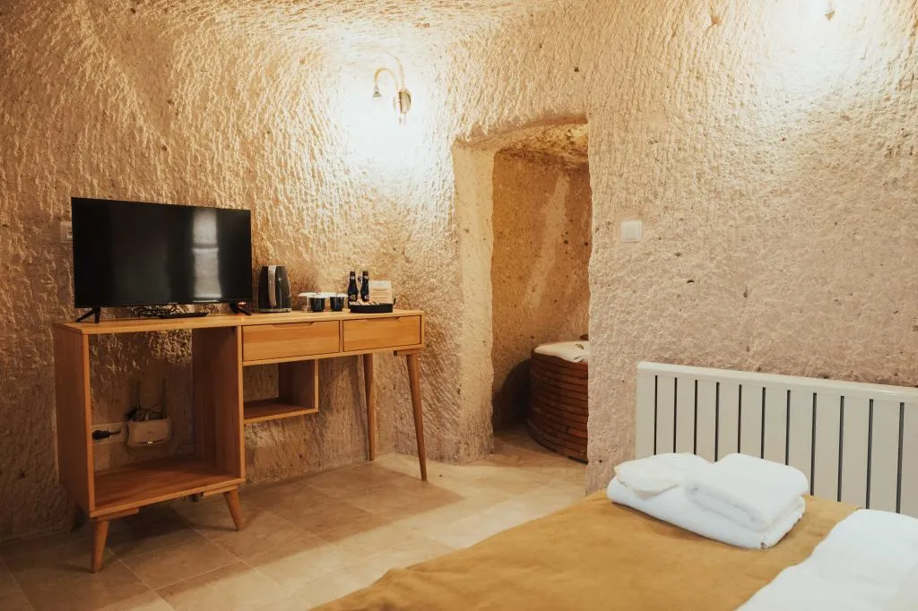 Royal Cave Suite