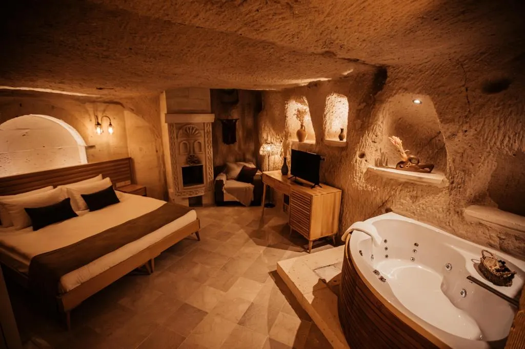 Royal Cave Suite