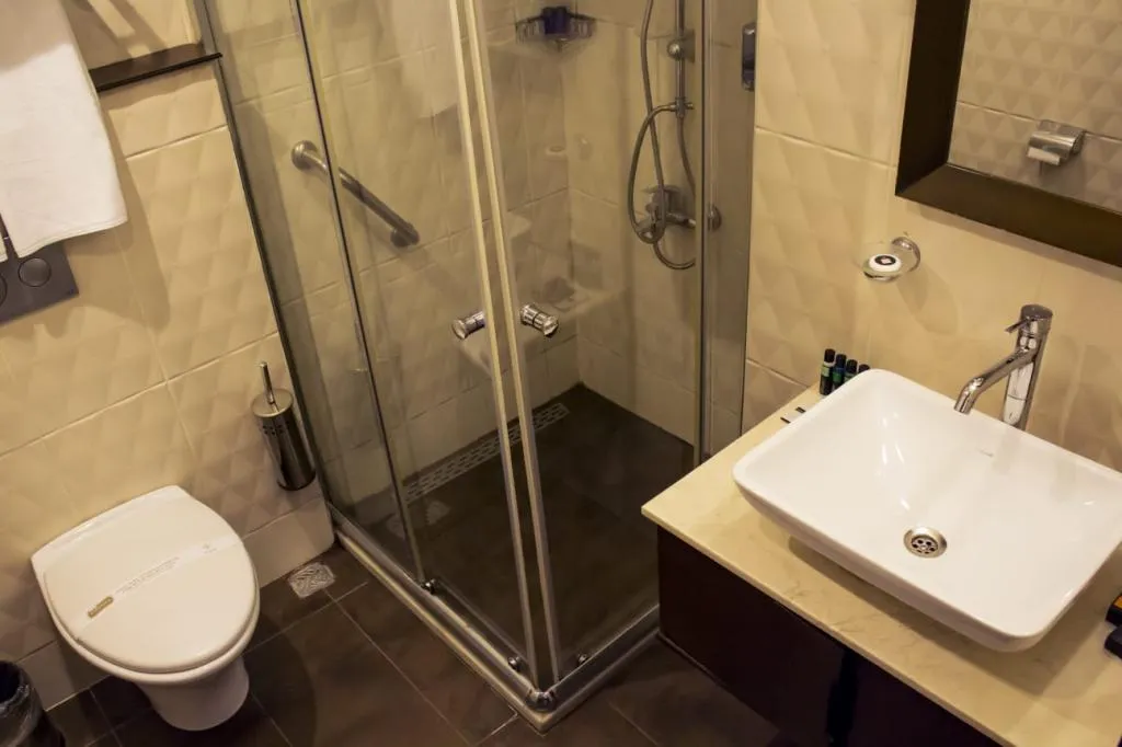 Triple,Şehir Manzaralı