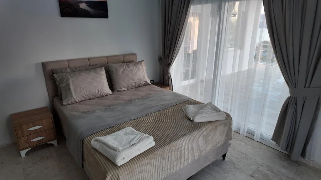 2+1 Deluxe Suite,Havuz Manzaralı,Balkonlu