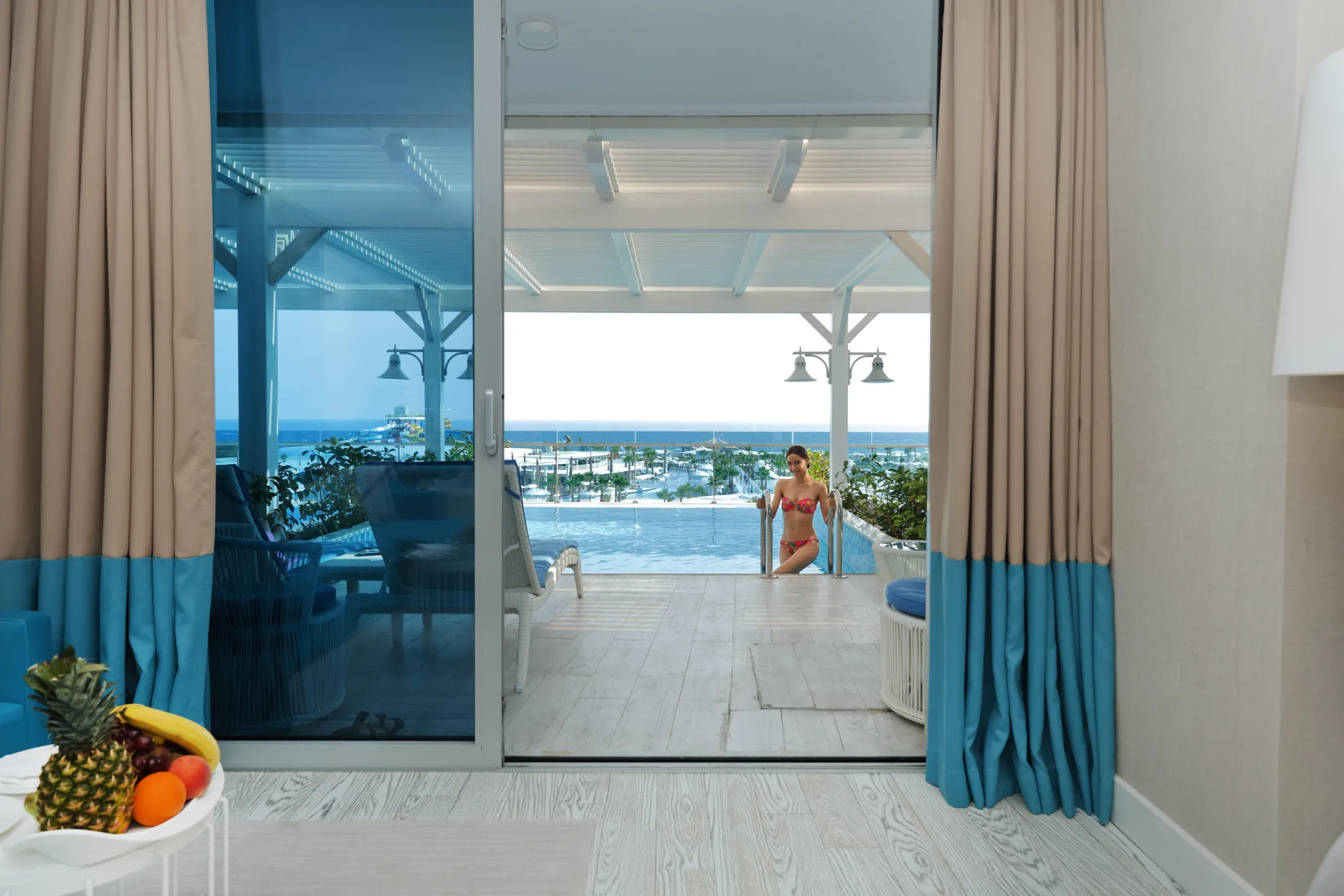 Infınıty Deniz Manzaralı Swim Up Oda