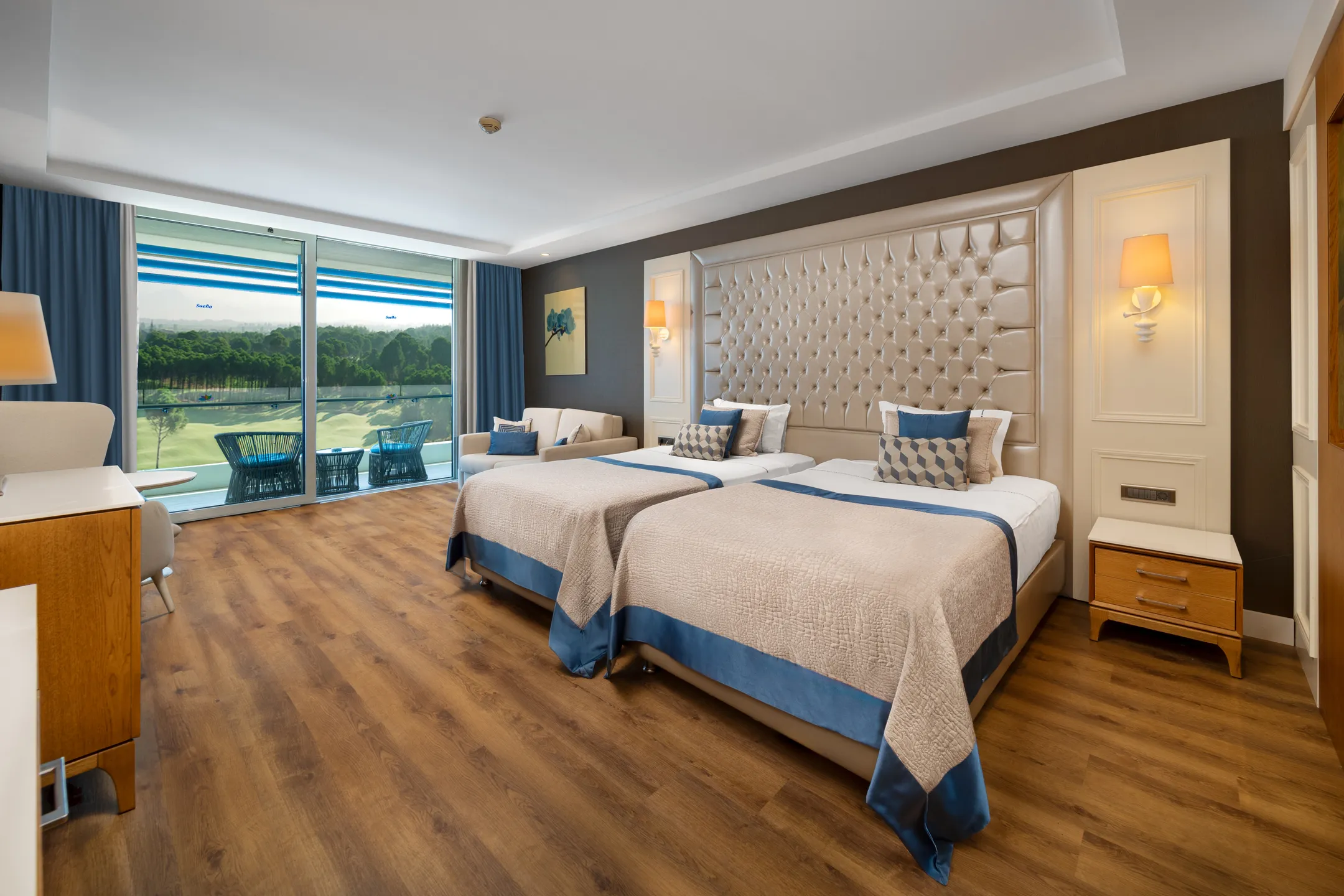 Deluxe Kara ve Golf Manzaralı Oda