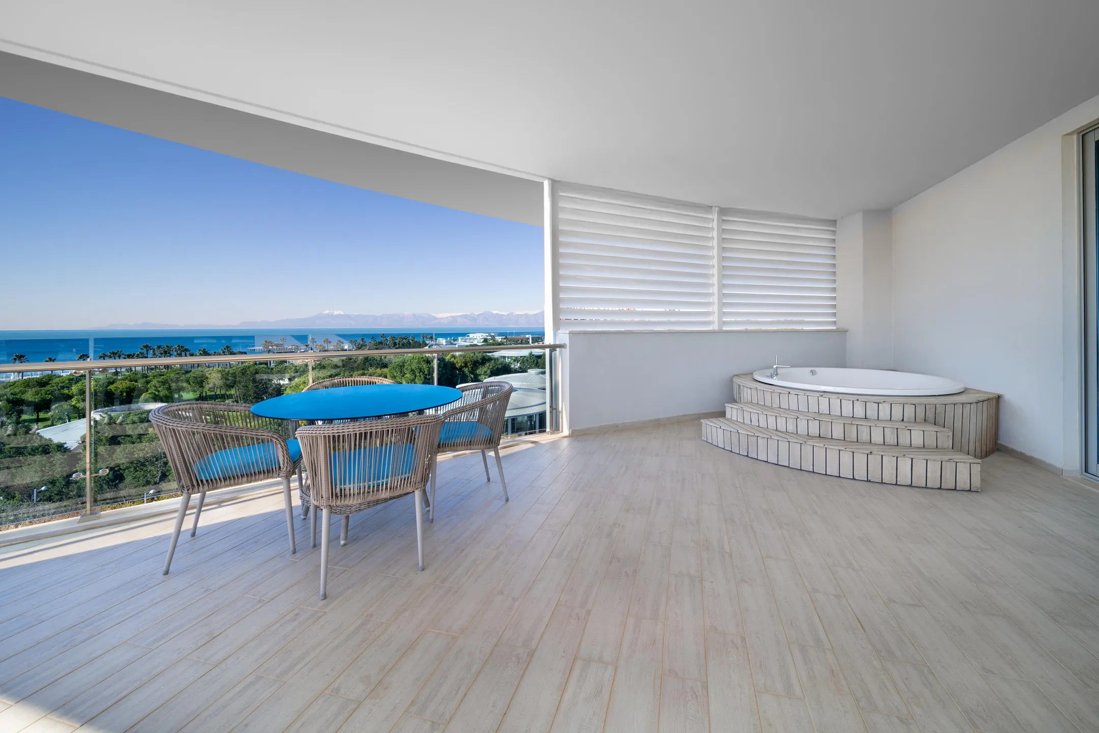 Superior Suite Deniz Manzaralı ve Jacuzzi Oda