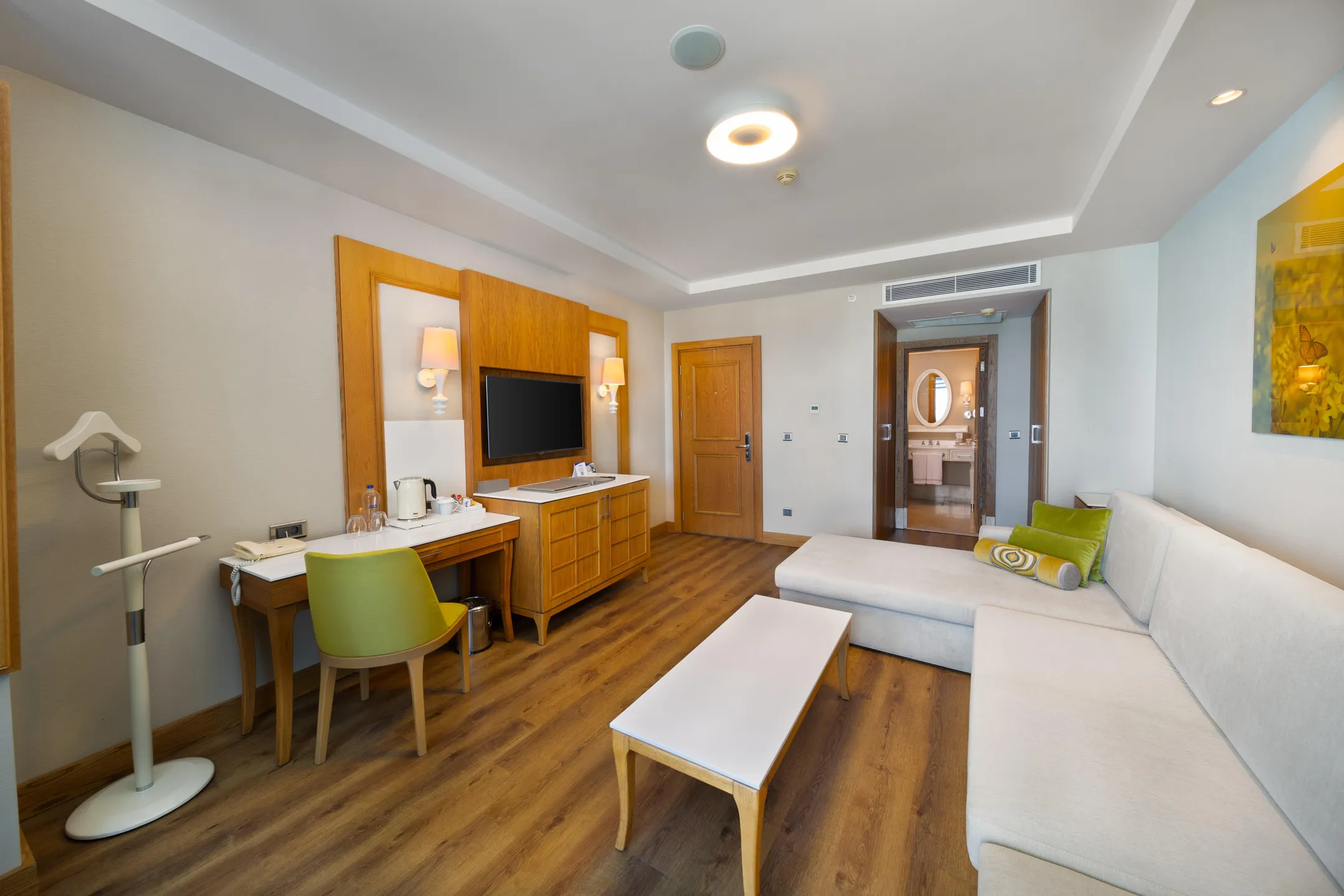 Deluxe Suit Deniz Manzaralı Oda